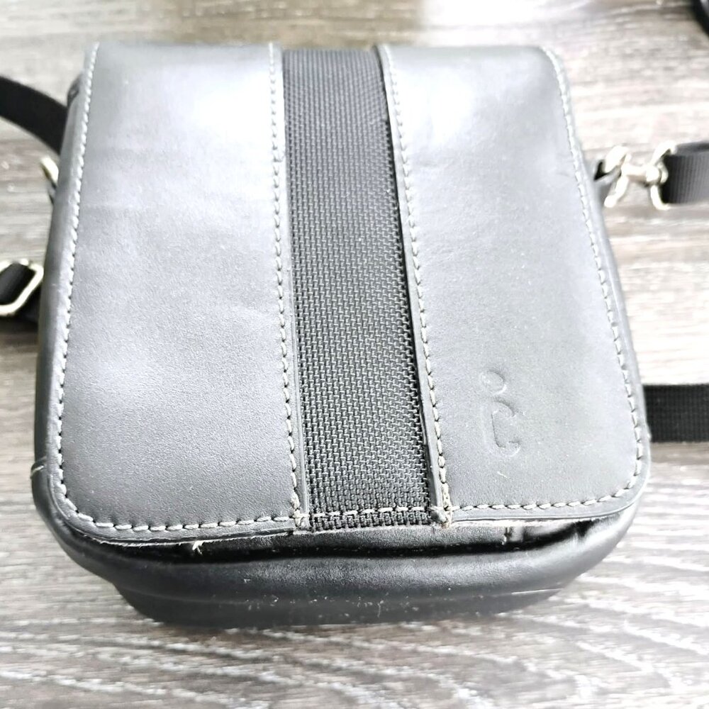 Icon Camera Bag with Adjustable Strap - Picture 5 of 11